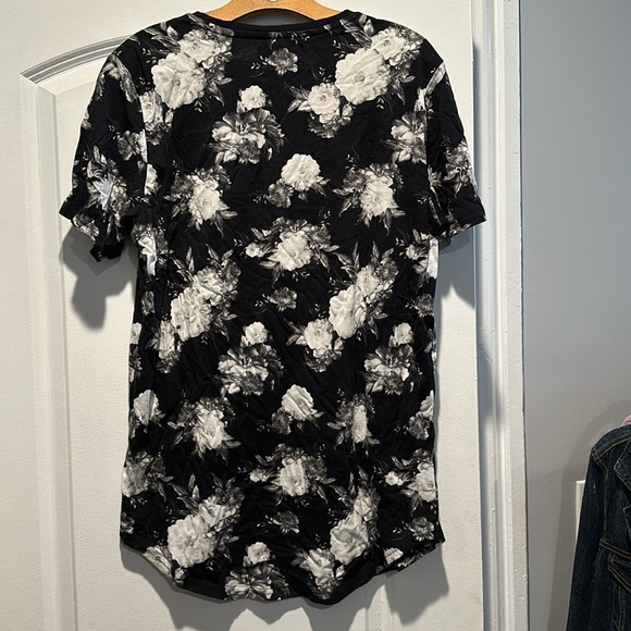 Pacsun Black Floral T-Shirt - Picture 3 of 3